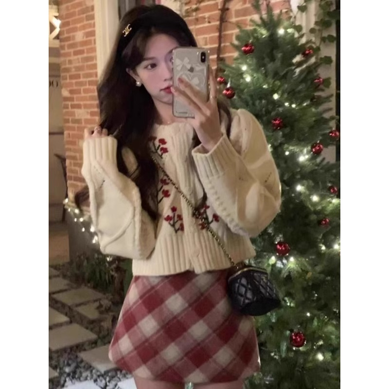 Sheep wool 2024 autumn and winter new age-reducing sweet design soft waxy sweater for women