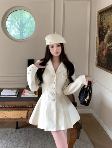 Real shot of first love heroine, woolen suit dress, women's winter waist-cinching temperament, A-line skirt, pleated short skirt