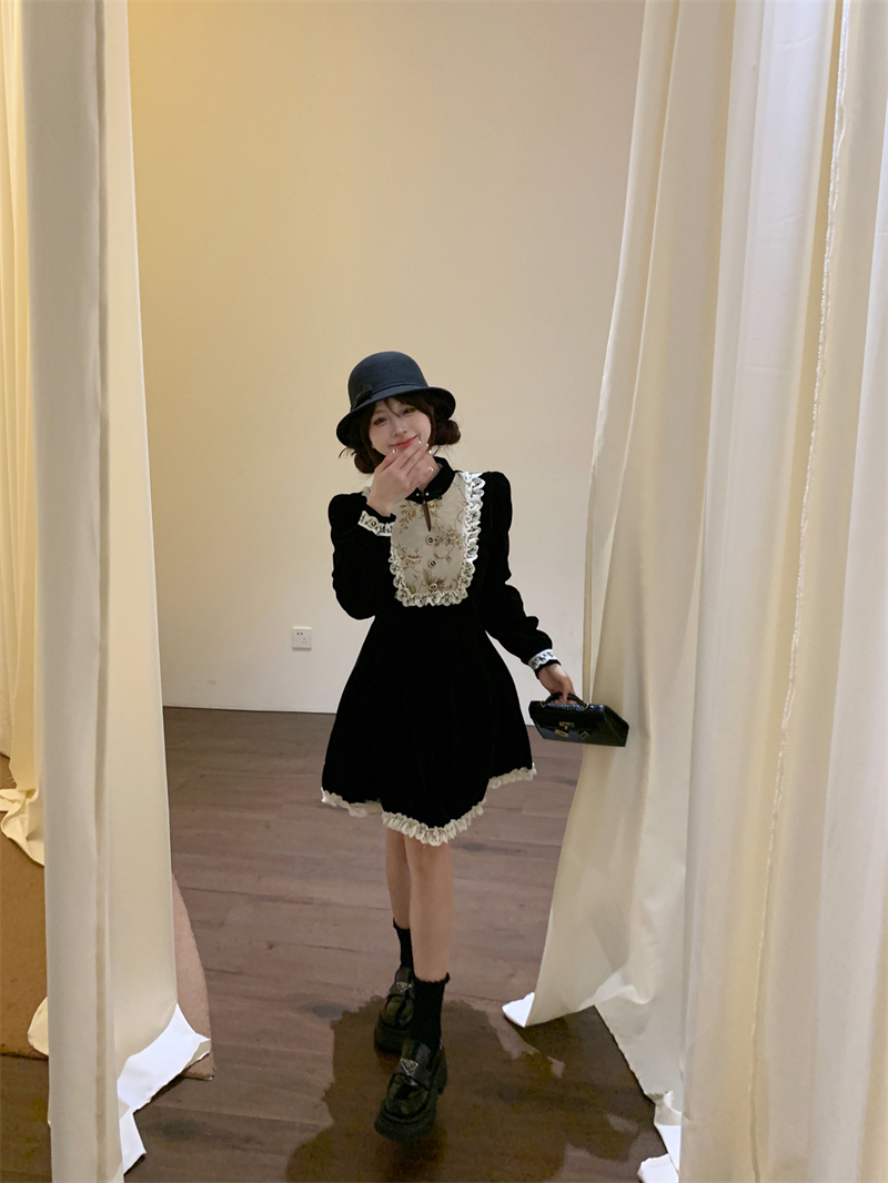 實拍~國風刺繡拼接絲絨連衣裙女法式復古方領收腰短裙公主裙