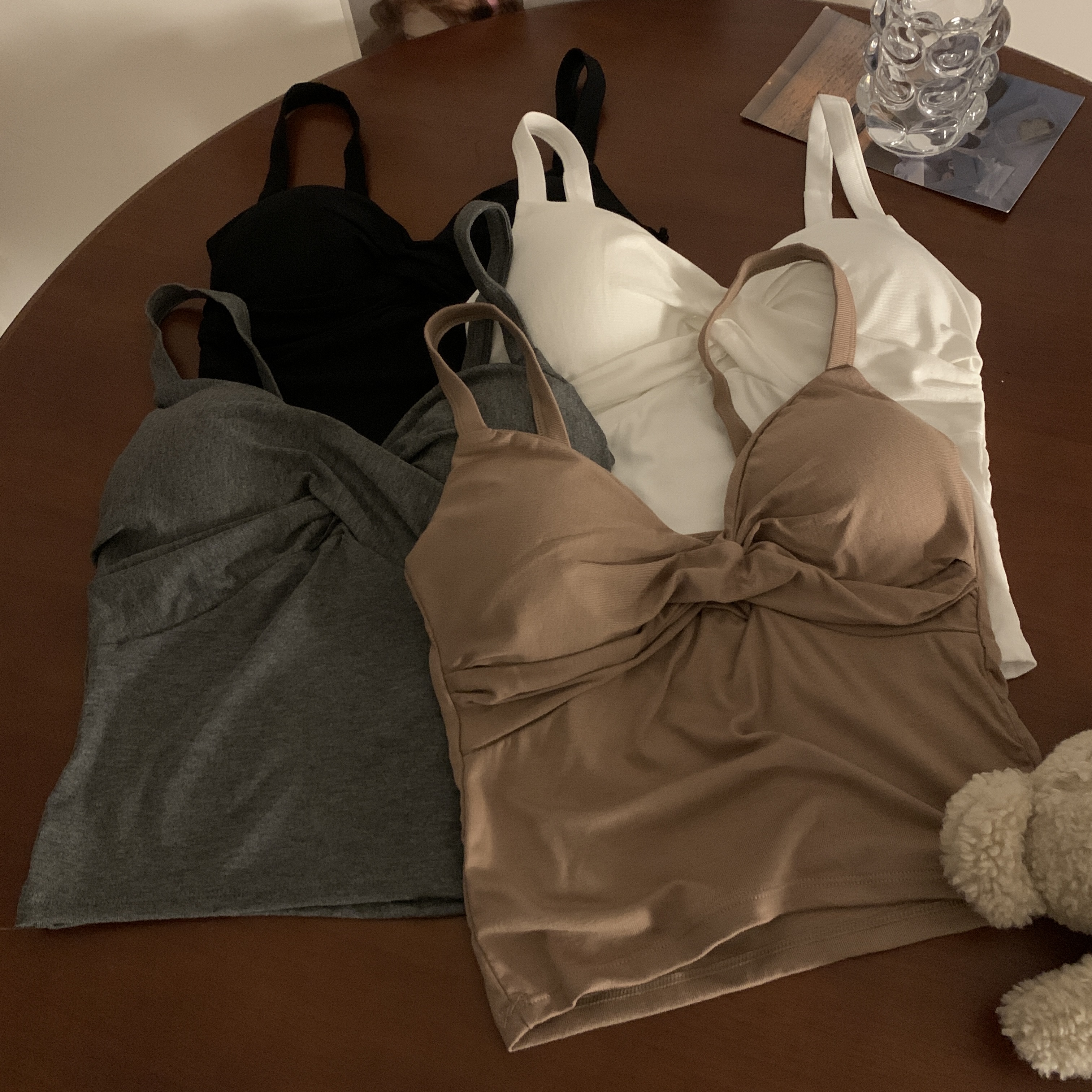 Actual shot of the new personalized kink design camisole V-neck sexy and beautiful suspender top