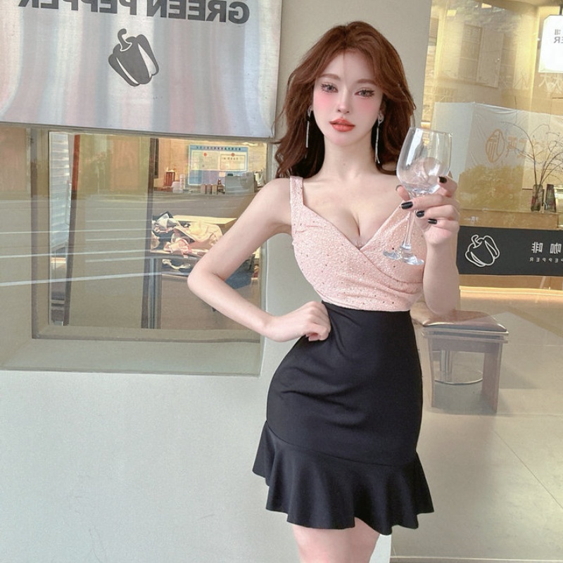 Actual shot of 2024 new sexy nightclub slim-fitting patchwork hip-covering suspender dress