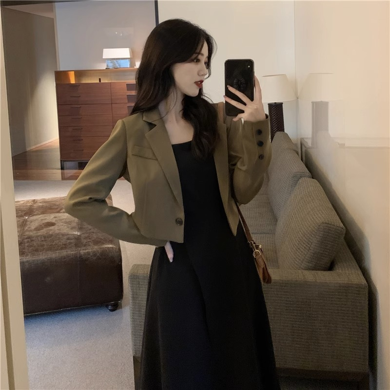 Hepburn style slit suspender little black skirt autumn 2024 new style salty and sweet mid-length dress for women