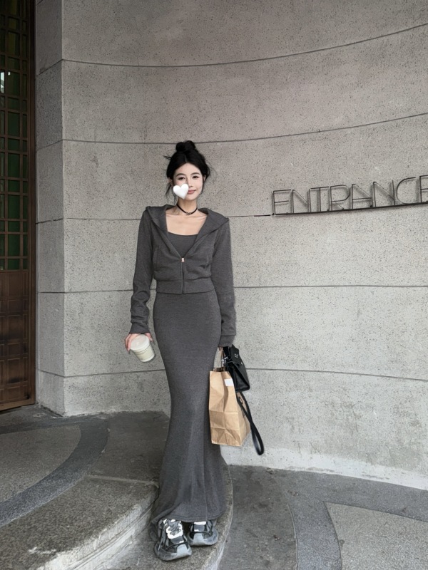 Actual shot of gray sweatshirt suit, loose baby velvet hooded jacket, slim fit square collar dress