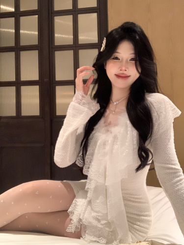 Real shot~Thoughts when tipsy~Ostrich feather long-sleeved jumpsuit, winter lace, pure desire, white butt-covering skirt