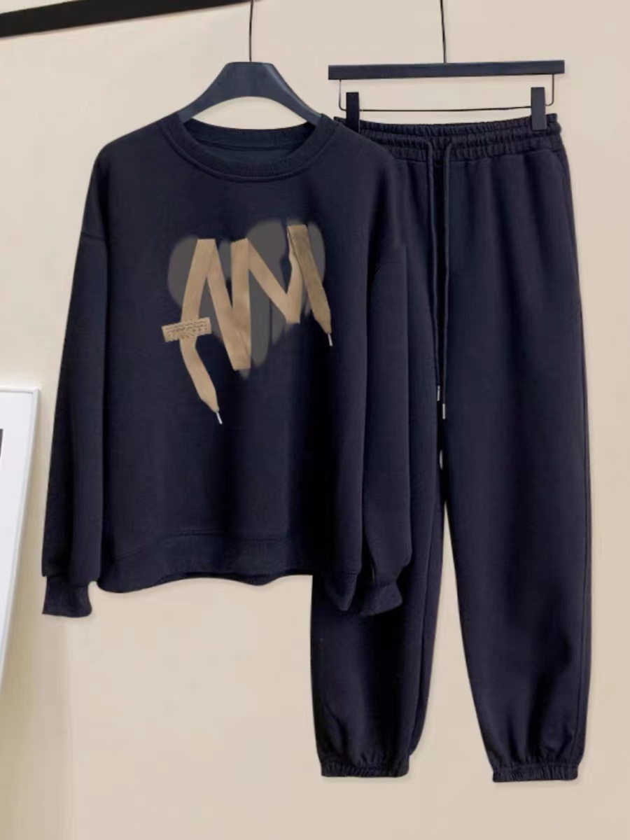 Women's new sports suit for autumn and winter, age-reducing, fashionable, small, loose sweatshirt and casual pants two-piece set