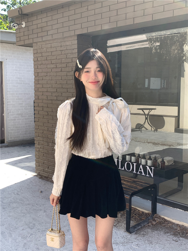 實拍2024春季新款光澤感蕾絲蝴蝶結上衣+絲絨A字半身裙套裝