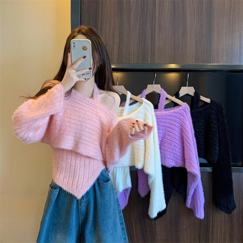 Actual shot of the new version of Korean-style design, irregular slimming halterneck long-sleeved two-piece sweater
