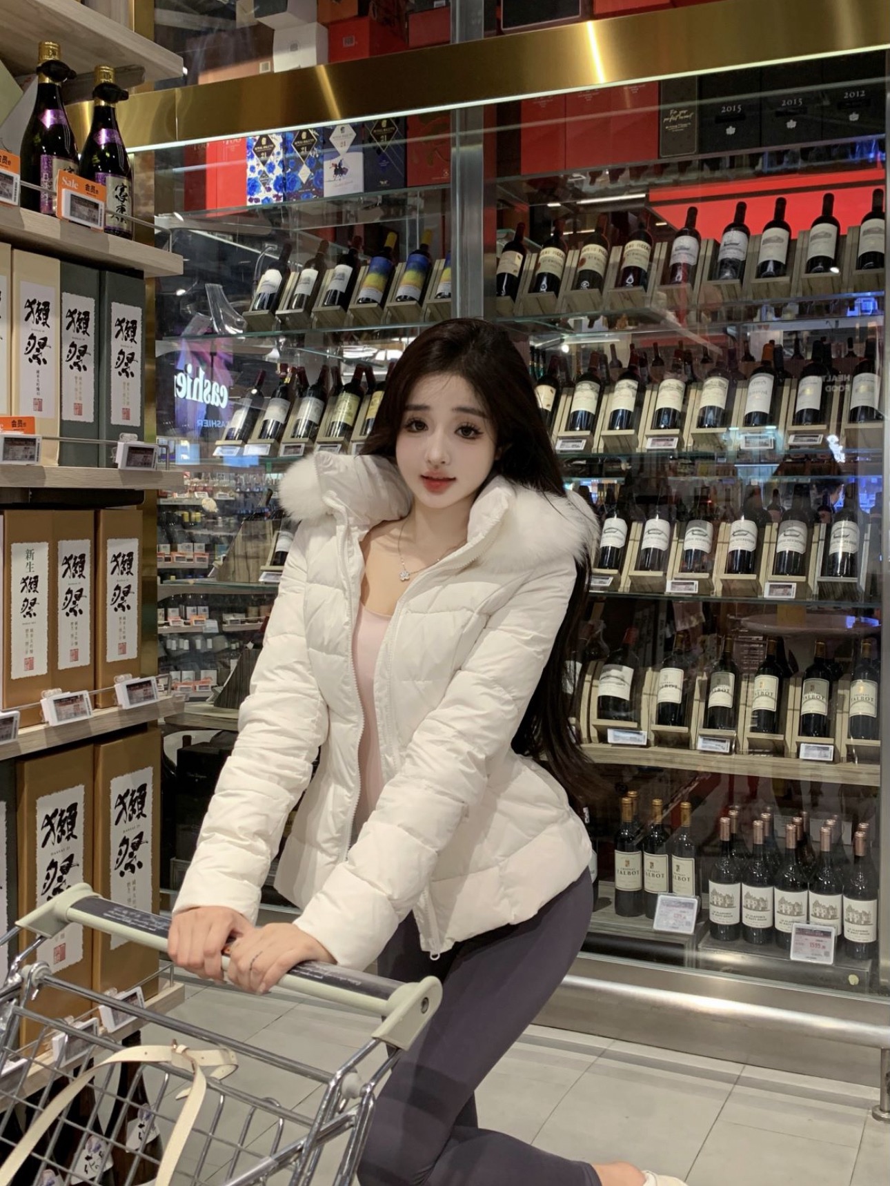 Real shot of short hooded fox fur collar slim fit thickened quilted coat coat with big chest and slim waist