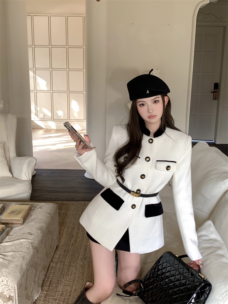 Actual shot of Xiaoxiangfeng’s high-end contrasting color stand-up collar lace-up quilted woolen jacket