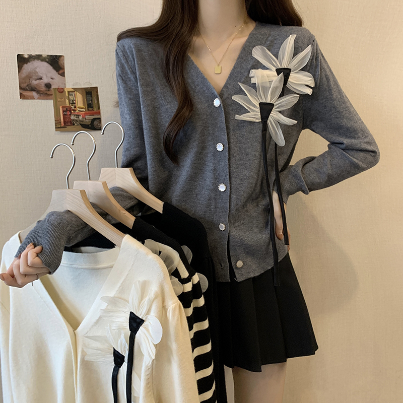 實拍大碼女裝2024春季新款設計感氣質花朵刺繡寬鬆顯瘦針織衫上衣