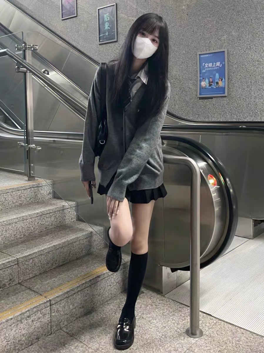 College knitted cardigan for women in spring, loose and versatile, lazy style gray sweater jacket + shirt + pleated skirt