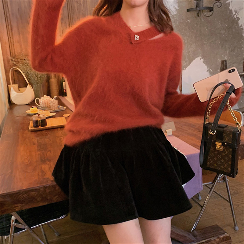 Soft and elegant autumn and winter bottoming V-neck mink sweater for women, loose outer wear