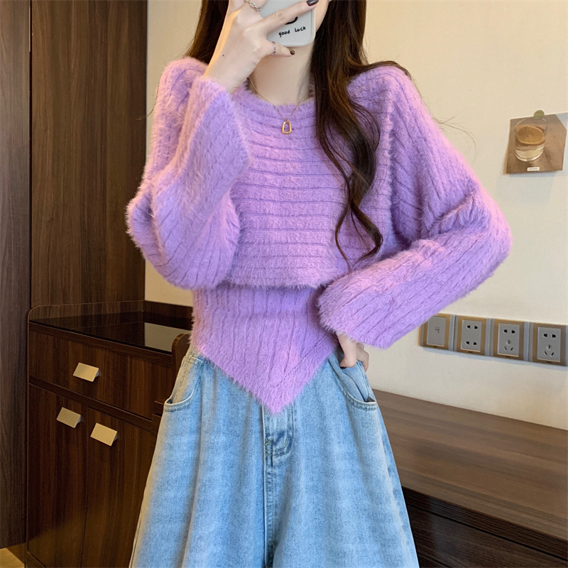 Actual shot of the new version of Korean-style design, irregular slimming halterneck long-sleeved two-piece sweater
