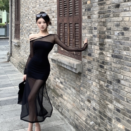 Real shot of hot girl off-shoulder mesh long-sleeved dress, slim-fitting short hip-hugging skirt