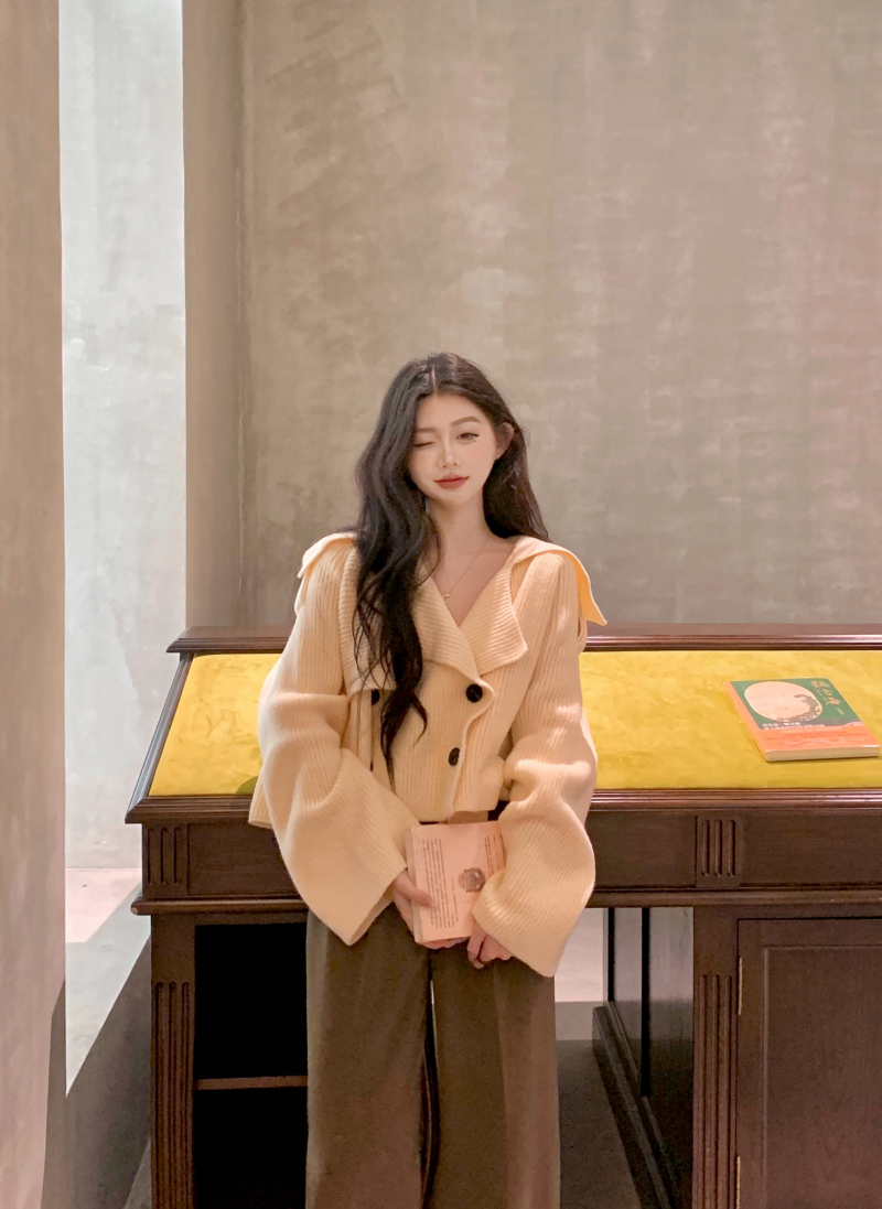 Real shot of high-end design knitted cardigan jacket sweater + high-waisted slimming loose casual pants wide-leg pants