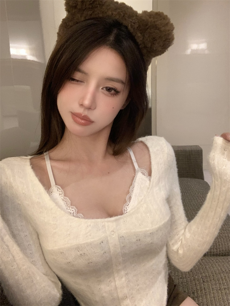 Actual shot of pure desire lace halterneck splicing fake two-piece slim long-sleeved top