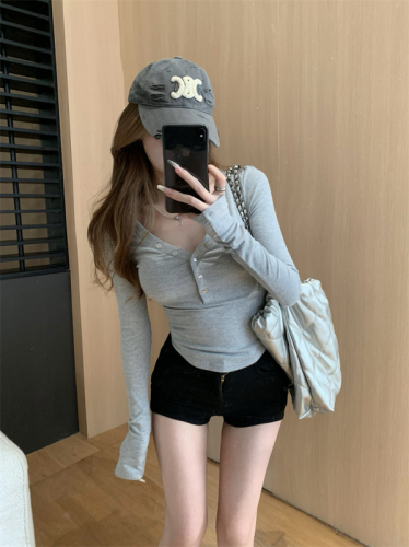 Real shot of hot girl white V-neck slim waist knitted long-sleeved top for women unique and unique bottoming shirt