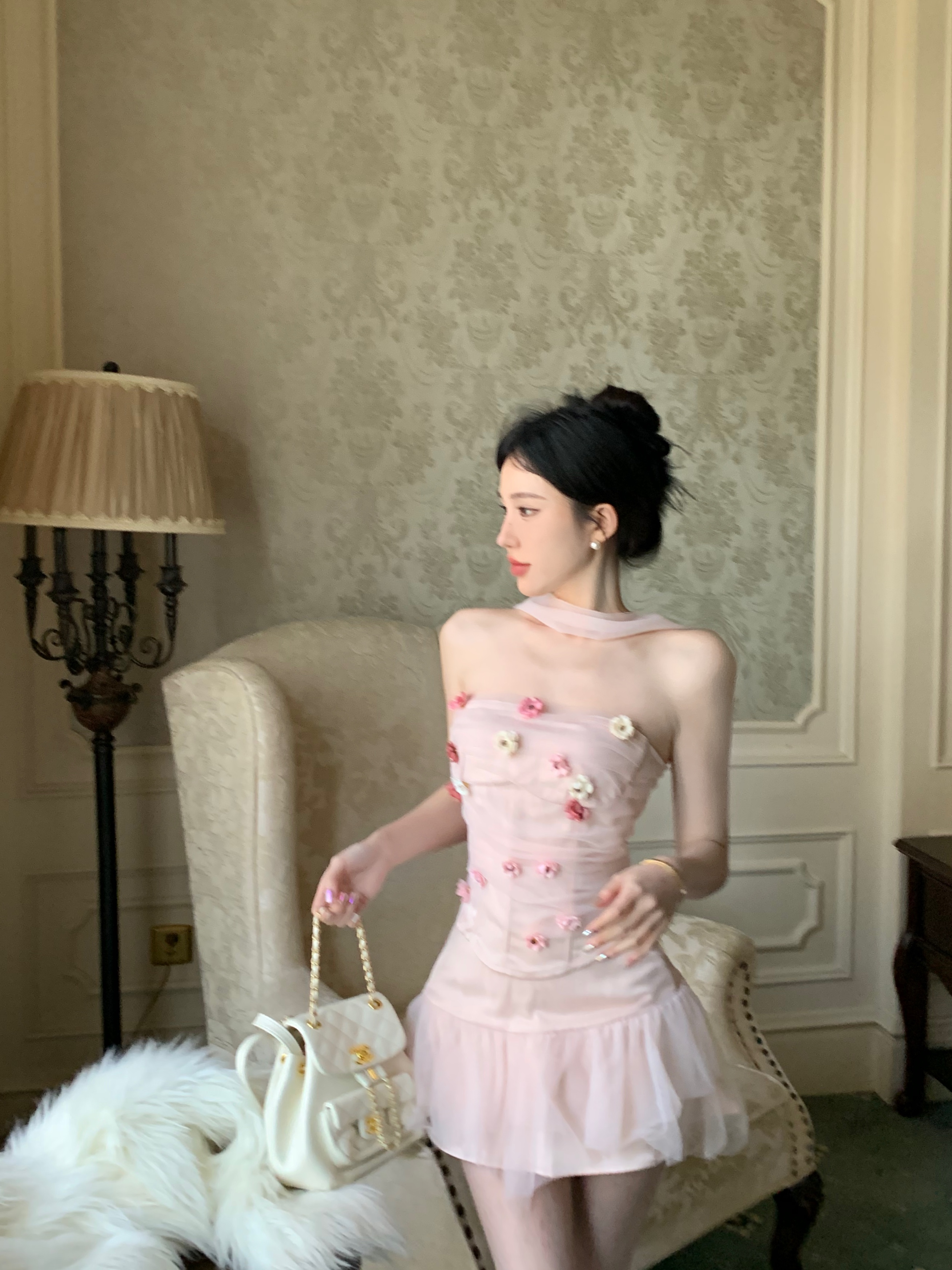 Actual shot of Flower of Sicily three-dimensional flower design mesh tube top slim fit two-piece suit