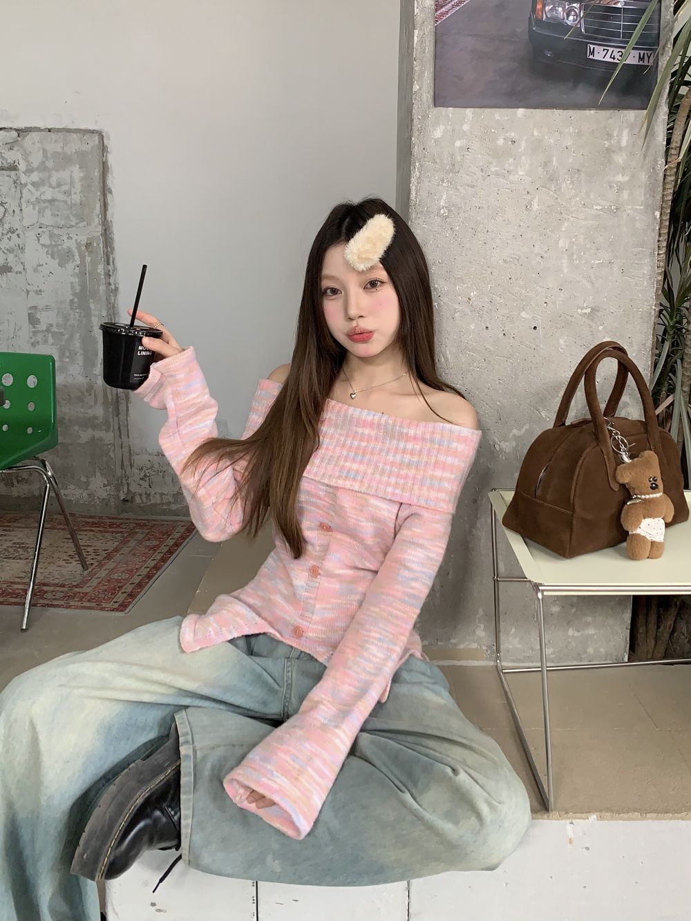 Real shot of three-label sexy one-shoulder women's sweater, slim fit sweater for autumn