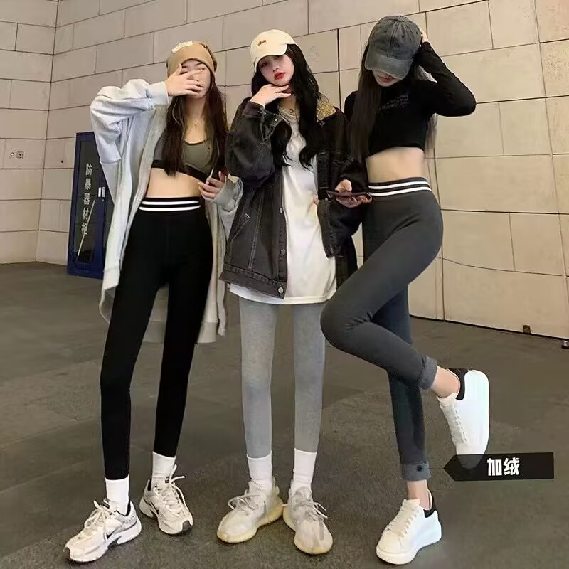 Actual shot of Korean version of hip-lifting and thickened leggings, high-waisted, micro-pressure, ultra-tummy-controlling yoga pants for autumn and winter wear