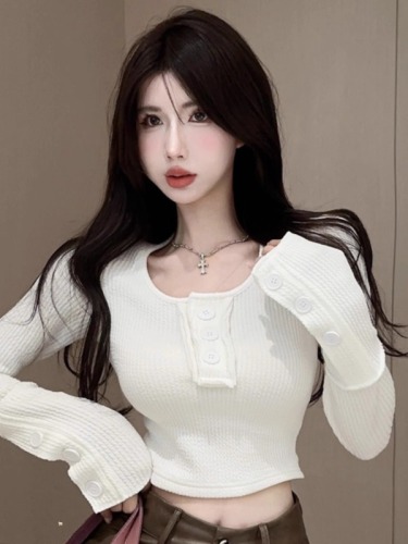 Autumn and winter unique and sweet hot girl short slim fit square collar white long-sleeved top with design sense bottoming shirt for women to wear