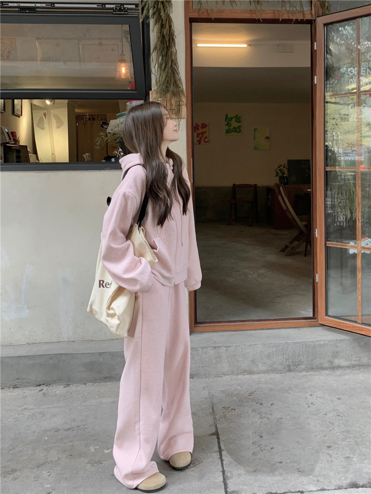 Real shot!  Zip short jacket, wide-leg trousers, casual two-piece sports style hooded fleece sweatshirt suit