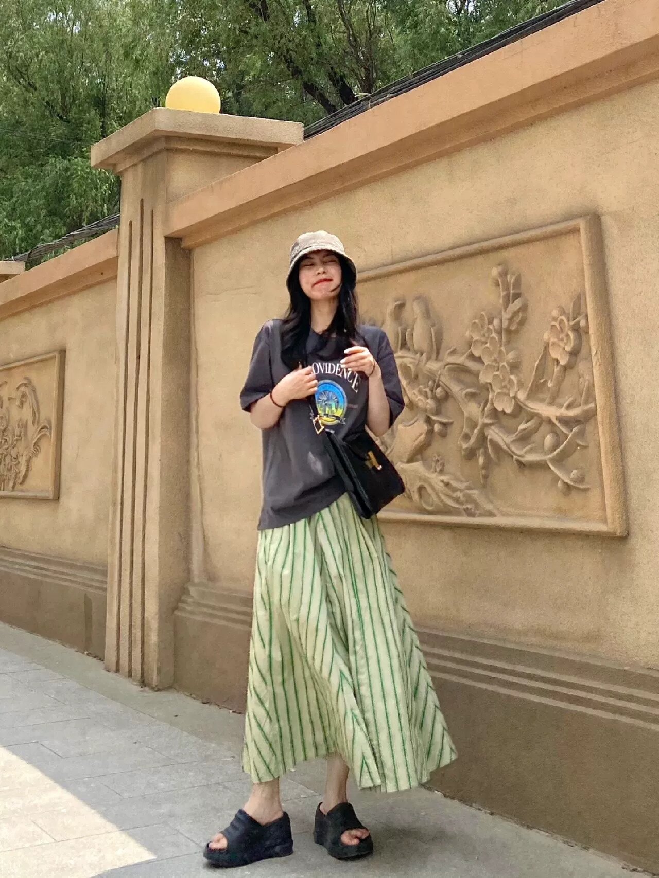 純棉柔軟舒適感印花短袖T恤女夏季韓版深灰色寬鬆