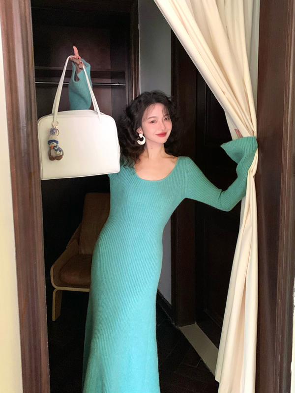 酒午自製回信港風復古法式喇叭袖圓領針織連衣裙女冬打底長裙