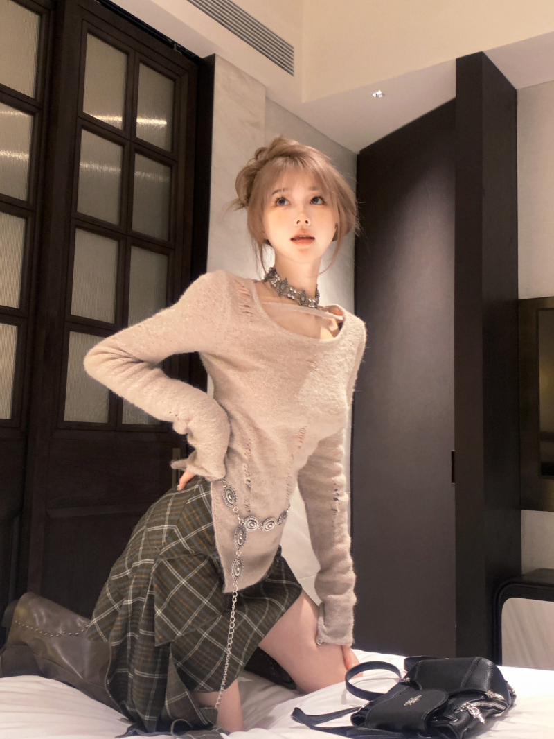 Real shot of lazy style ripped long-sleeved pullover retro sweater + irregular design plaid skirt