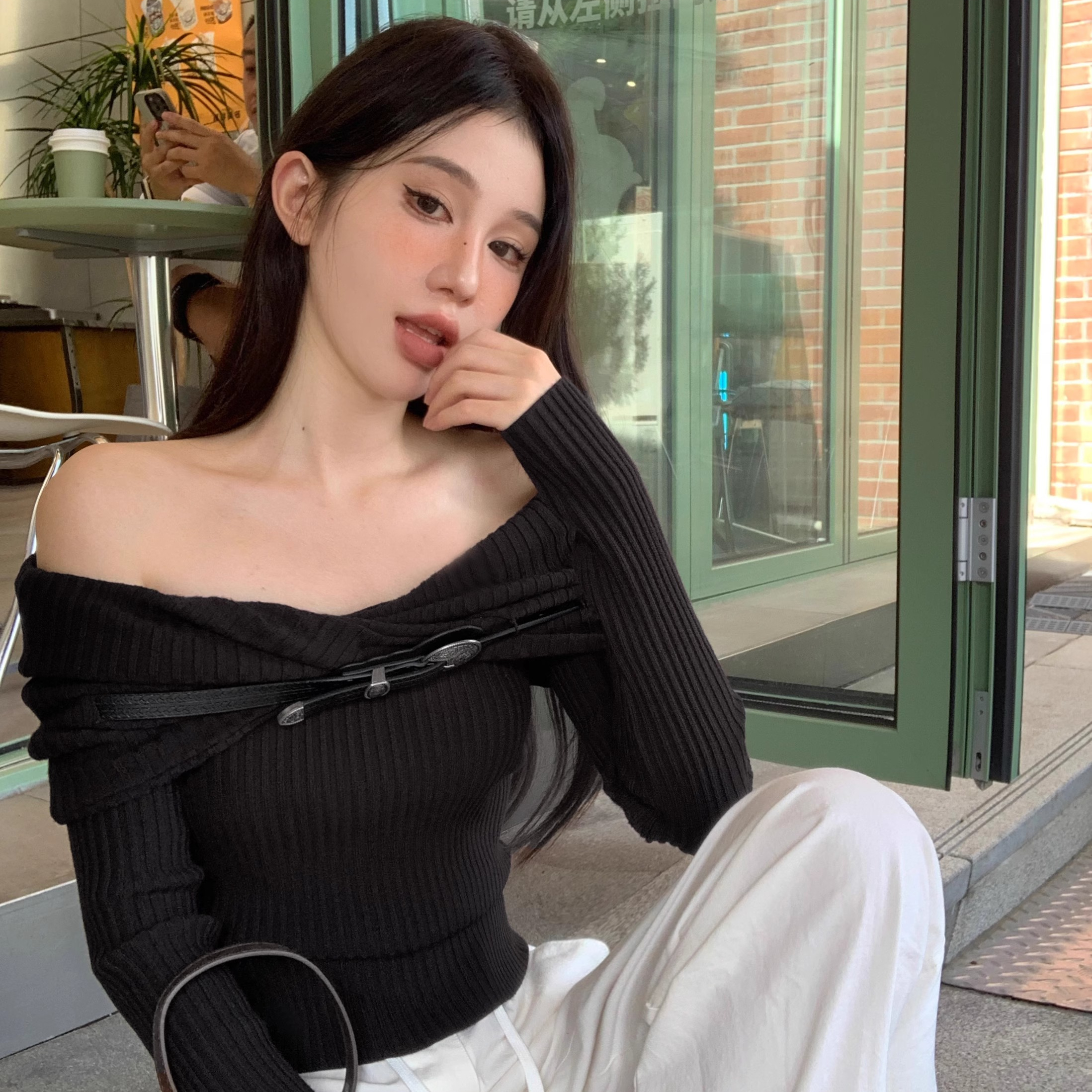 復古氣質一字肩長袖針織衫女秋季辣妹修身短款別致打底衫毛衣上衣