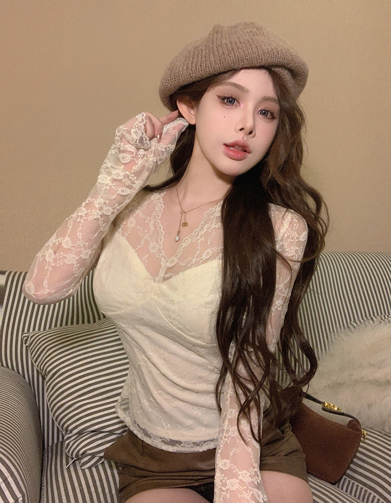 Real shot of bottoming shirt for women, new autumn and winter super nice lace t-shirt, short v-neck long-sleeved top for women