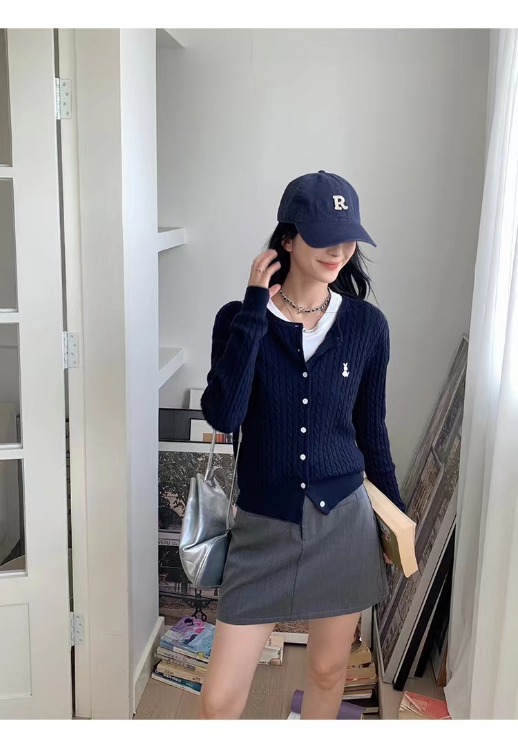 韓版圓領麻花泡泡袖針織開衫女春季新款刺繡小熊長袖毛衣短款外套