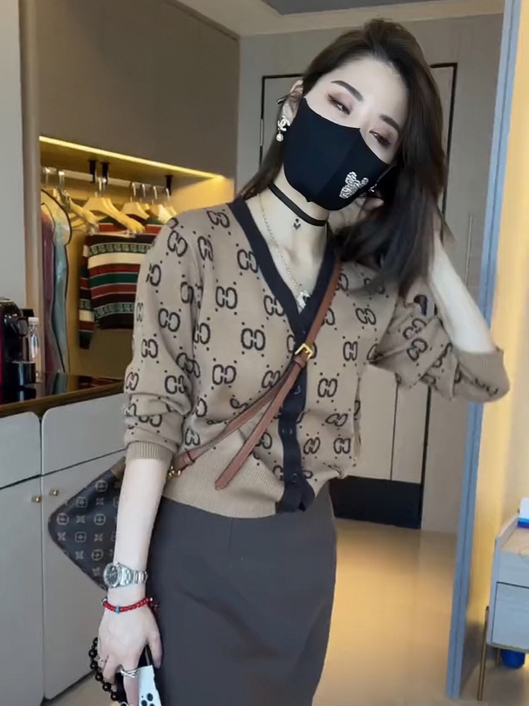 春款v領字母針織衫短款開衫外套女小個子歐貨新款洋氣小香風毛衣