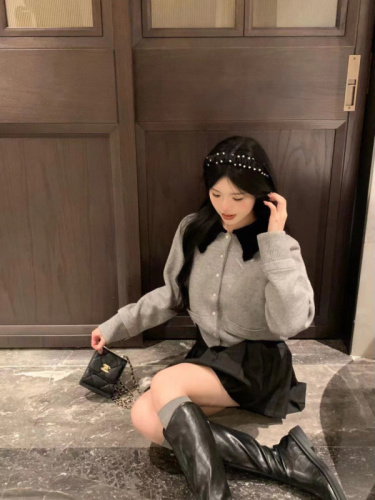 Real shot~Classic miu color-blocked black and gray knitted sweater jacket, temperament short women's top in autumn