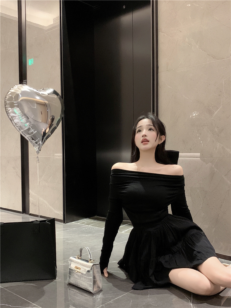 Actual shot of one-shoulder dress, Korean off-shoulder diagonal collar, French lady waist-cinching little black dress