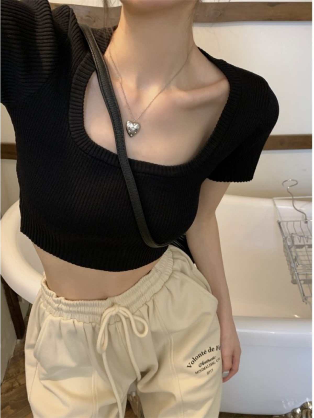 Black square neck short-sleeved right shoulder t-shirt for women summer 2024 new style small slim short knitted ice silk top