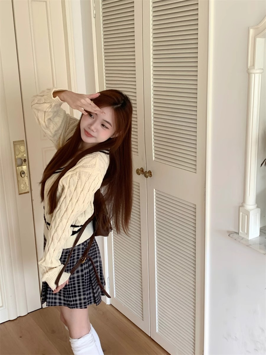 學院風辣妹毛衣女款冬季條紋v領小個子設計感針織衫別致修身上衣