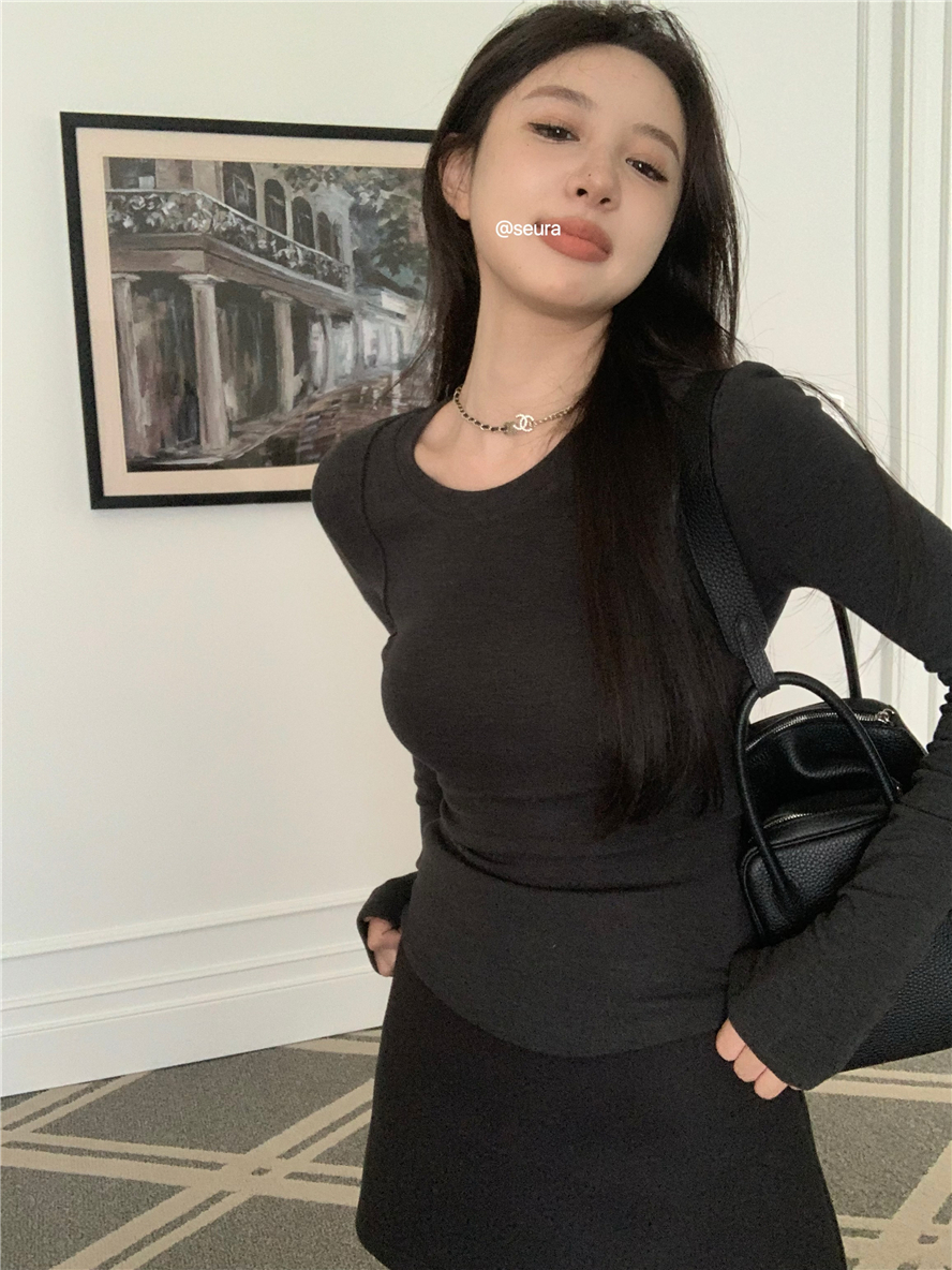 Thick tight-fitting brushed black long-sleeved T-shirt for women in winter niche splicing soft waxy bottoming shirt with white top inside