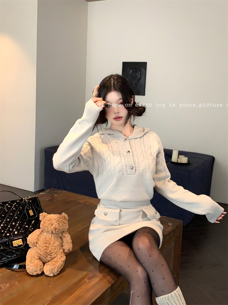 Actual shot of Heart Castle small twist love button wool gray jacket skirt knitted suit