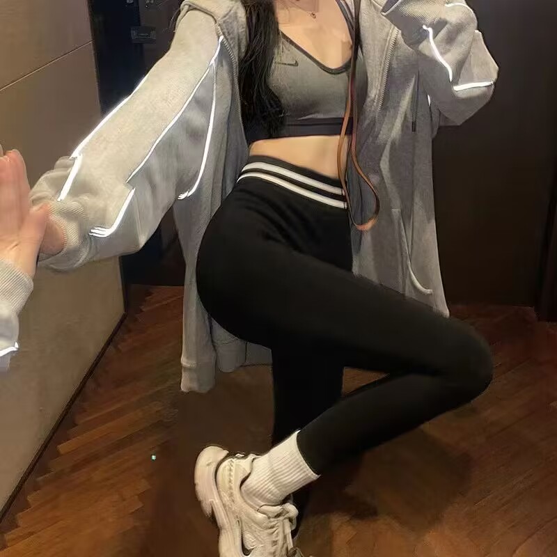 Actual shot of Korean version of hip-lifting and thickened leggings, high-waisted, micro-pressure, ultra-tummy-controlling yoga pants for autumn and winter wear