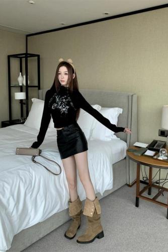 Actual shot ~ hot girl printed long-sleeved T-shirt, slim and pure, short style with exposed navel design, niche top