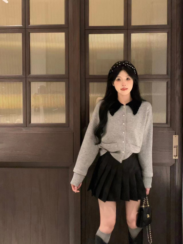 Real shot~Classic miu color-blocked black and gray knitted sweater jacket, temperament short women's top in autumn