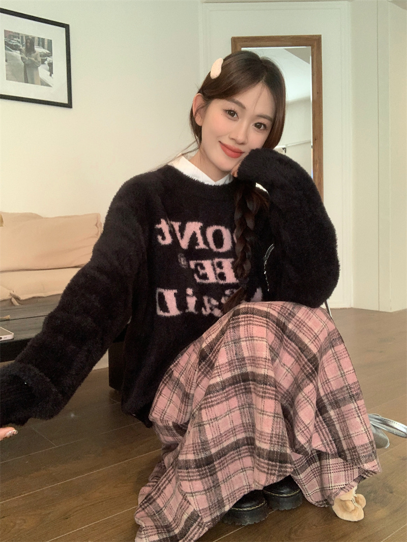 Real shot, the letters have been changed, round neck sweater for women, autumn and winter, small, lazy, loose, American style, soft and waxy jacket