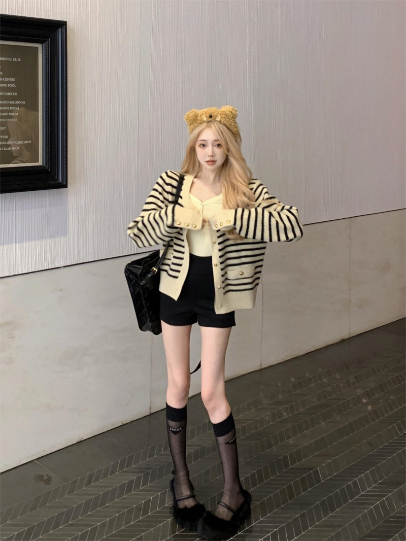 Real shot striped striped knitted autumn and winter cardigan + American retro threaded long T + four-season high-waisted shorts