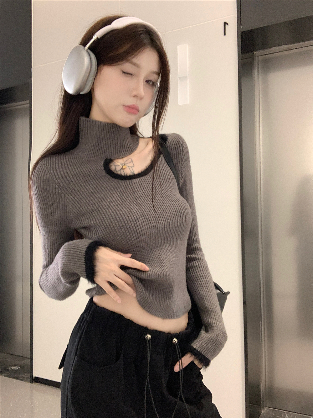 甜辣妹鏤空半高領針織衫女秋冬2024新款設計感上衣修身內搭打底衫