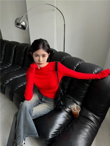 Real shot of tight-fitting round neck sweater for women with slim waist and long-sleeved bottoming shirt top