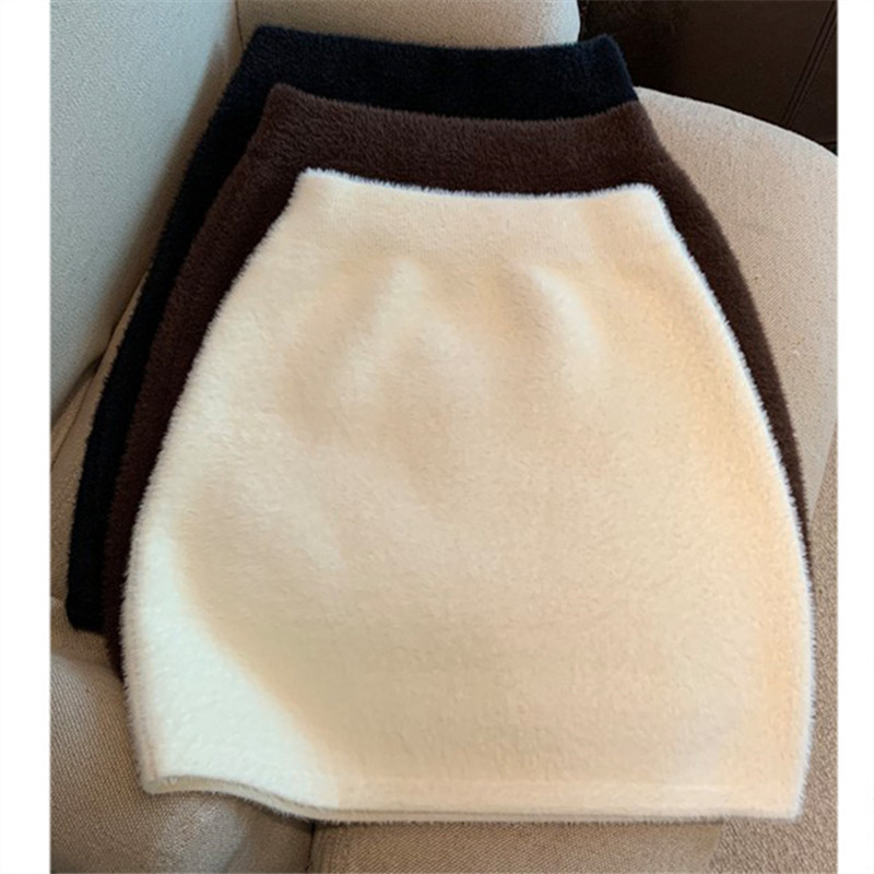 Autumn and winter white mink velvet skirt for small women, high-waisted A-line hip-hugging plush skirt, high-end skirt