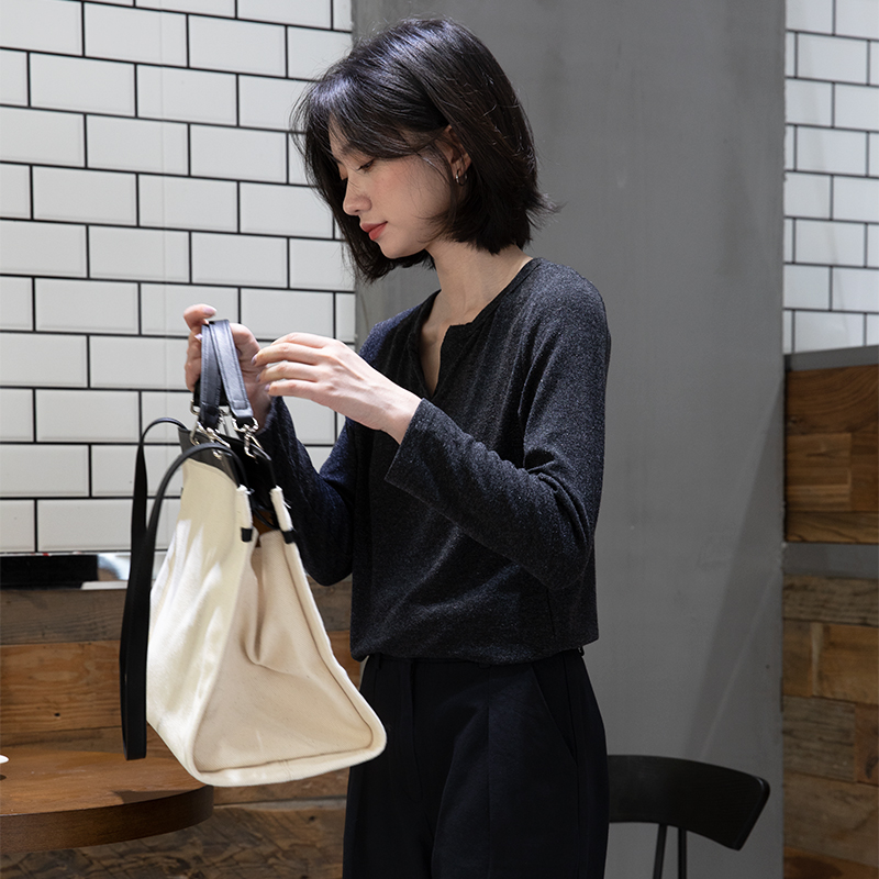Actual shot of 2024 spring new tops Korean style long-sleeved T-shirt women's V-neck with solid color bottoming shirt T-shirt