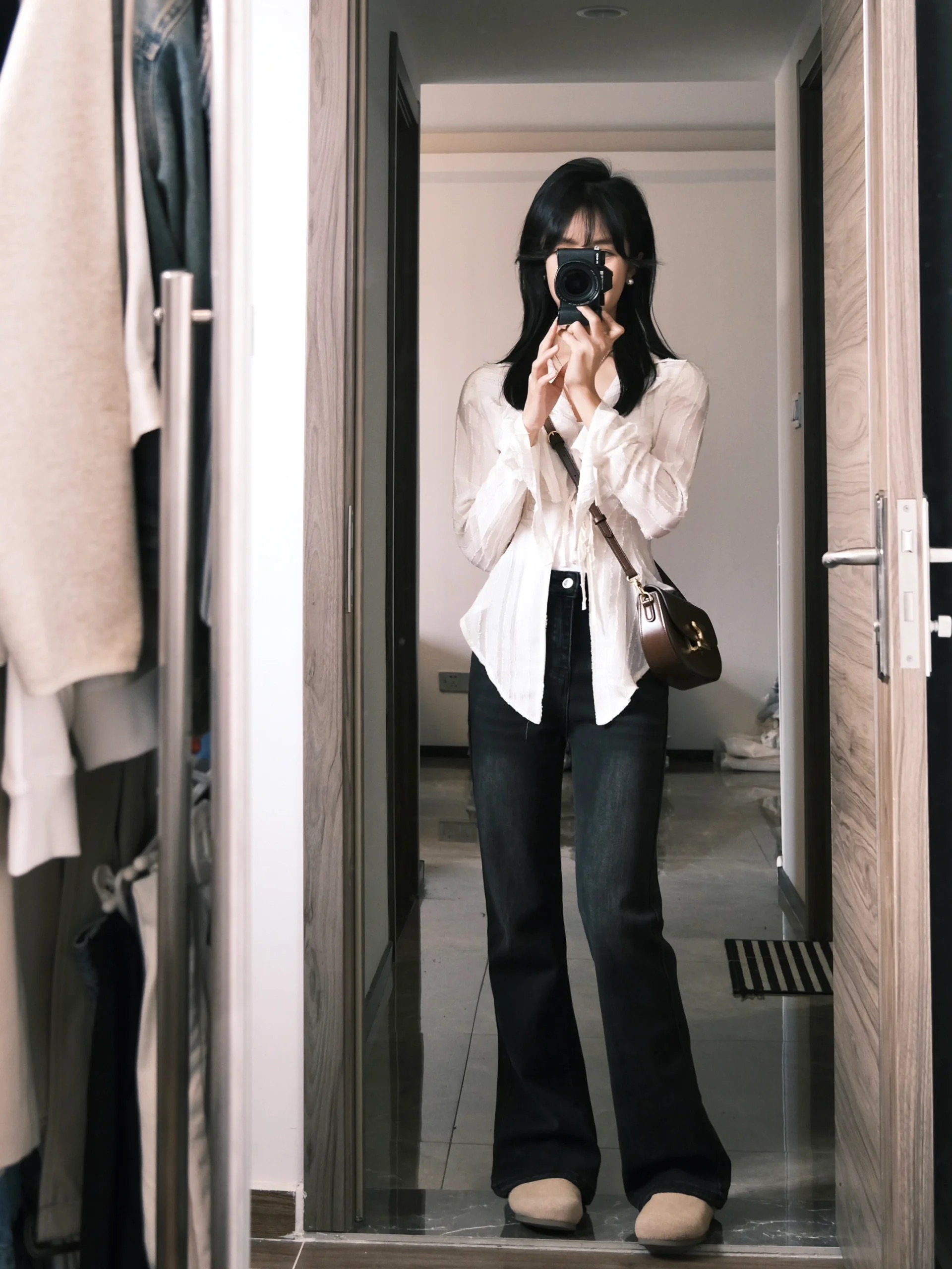 French style pure lust women's design, temperament, strappy hot girl's shirt with suspenders inside to show height, slim fit jeans three-piece set