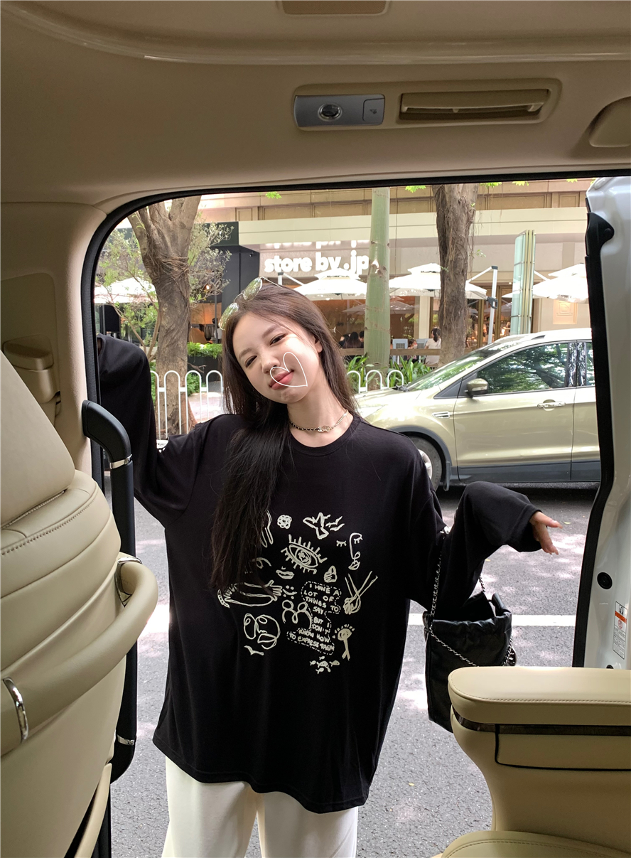 Actual shot of childlike graffiti printed long-sleeved sun protection casual loose round neck top